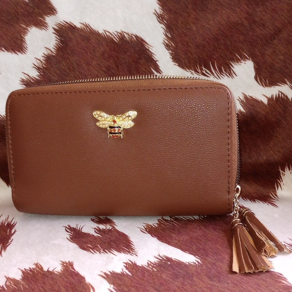 NWOT Brown Bee wallet crossbody, faux/ vegan leather.